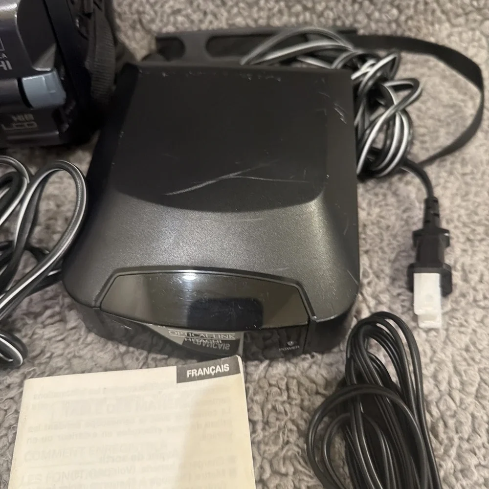Hitachi UltraVision VM-H825LA Hi8 8mm Camcorder Remote Powers On Untested Kit